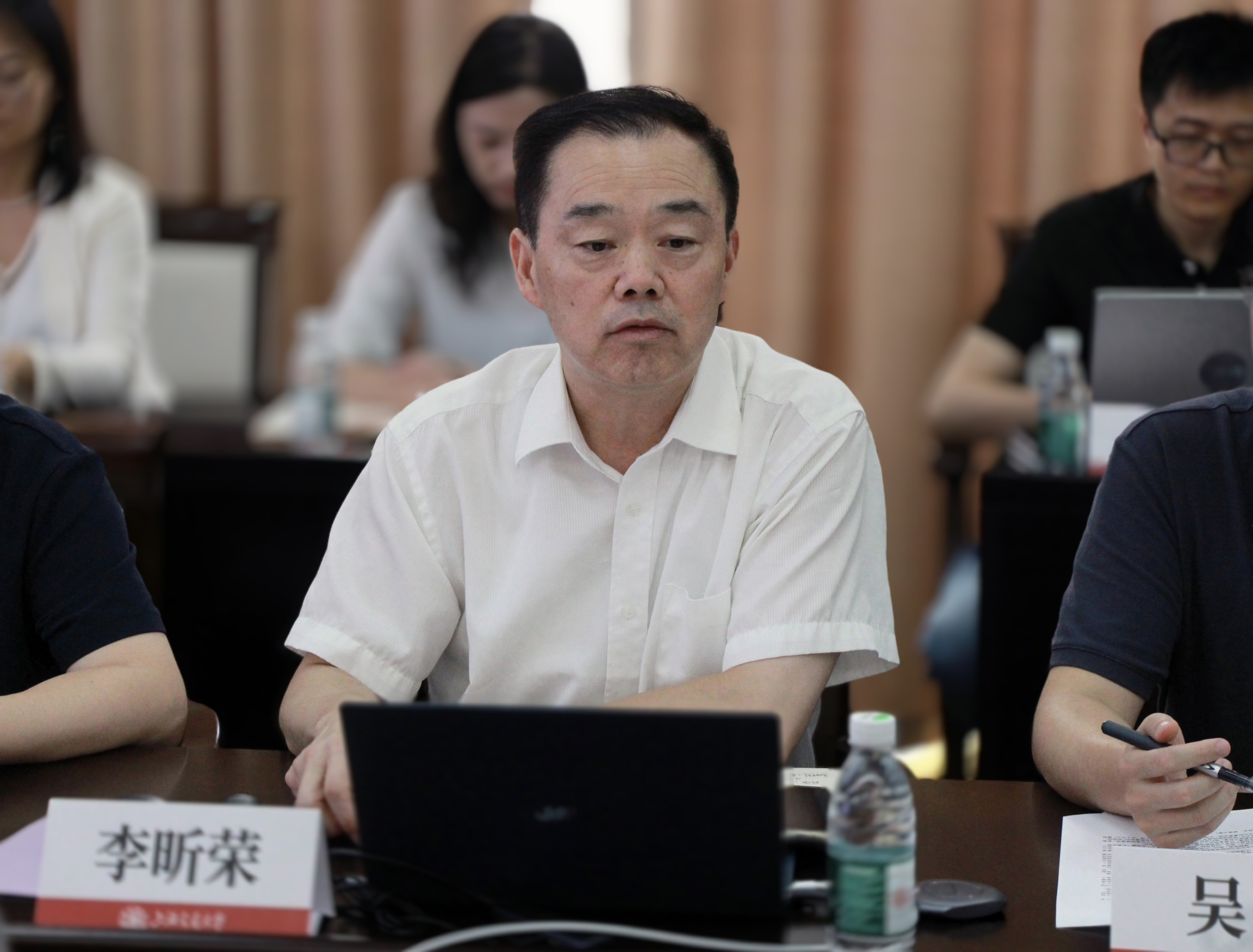 2李昕荣.jpg